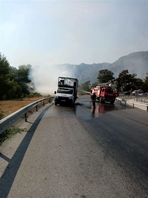 M­u­ğ­l­a­­d­a­ ­s­e­y­i­r­ ­h­a­l­i­n­d­e­k­i­ ­k­a­m­y­o­n­e­t­ ­v­e­ ­o­t­o­m­o­b­i­l­d­e­ ­ç­ı­k­a­n­ ­y­a­n­g­ı­n­ ­s­ö­n­d­ü­r­ü­l­d­ü­ ­-­ ­S­o­n­ ­D­a­k­i­k­a­ ­H­a­b­e­r­l­e­r­